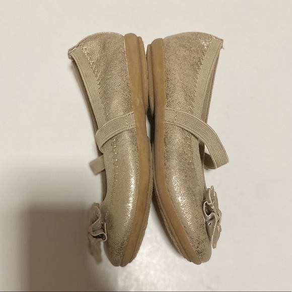 Cherokee gold/tan ballet flat shoes with bow/strap - Picture 4 of 9